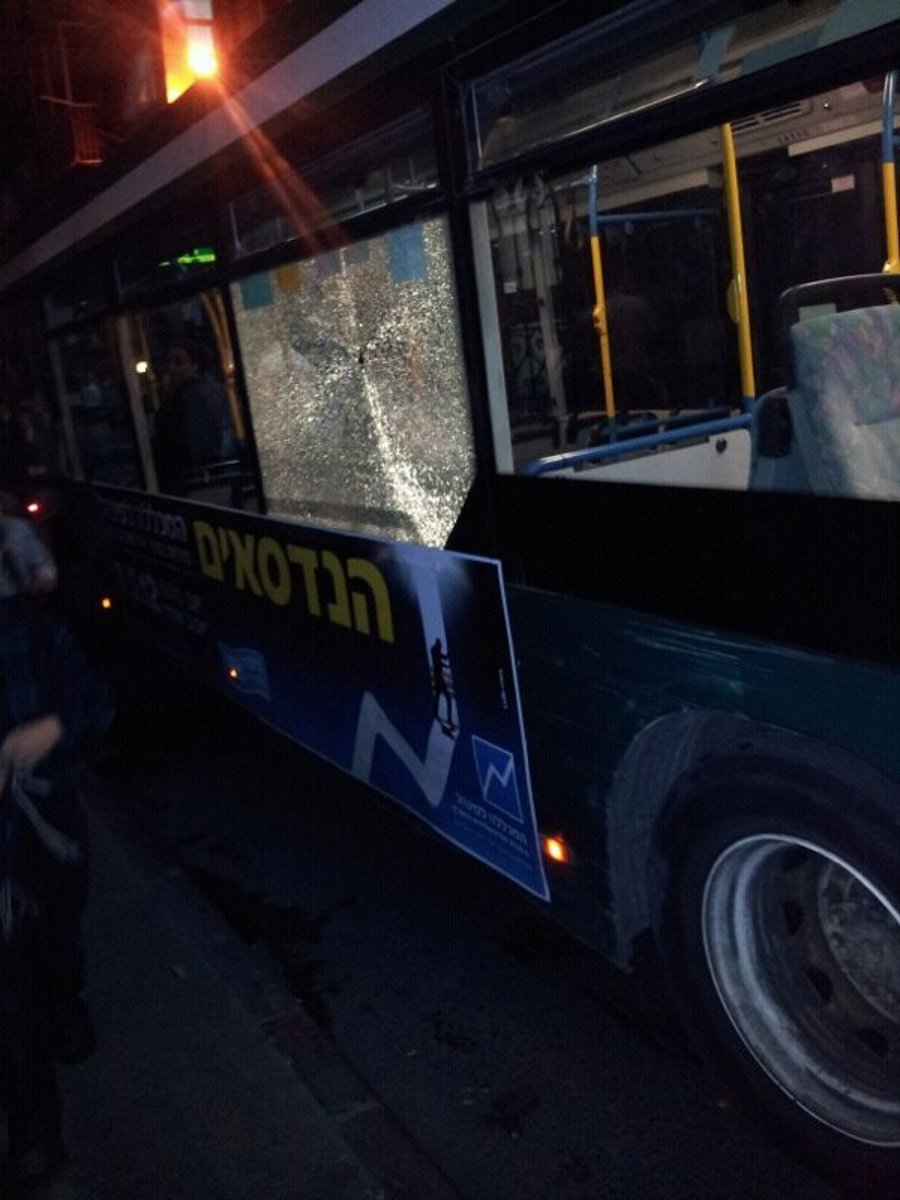 מאה שערים חזרה לבעור: שלושה עצורים