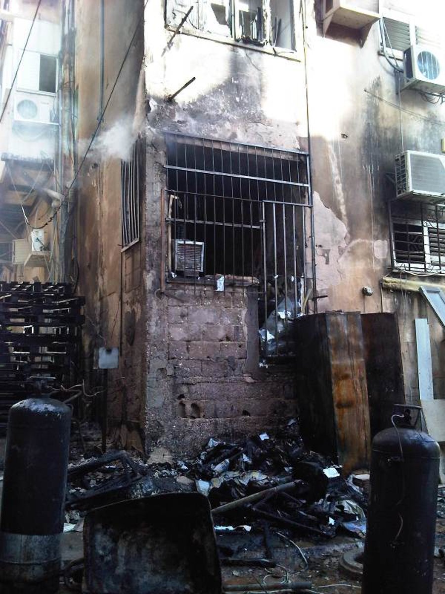 צפו: שריפת ענק בבניין מוסדות שטפנשט בבני ברק