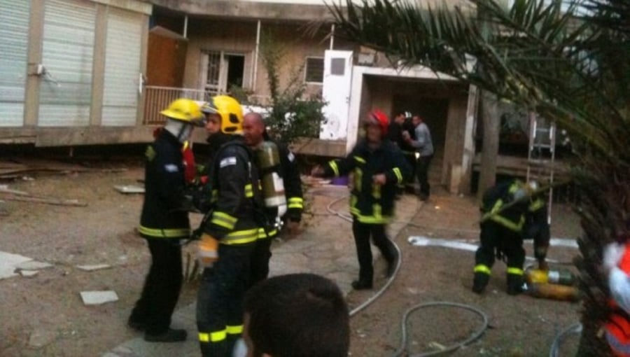 שריפה בבניין במאה שערים: הדיירים הלכודים בבניין חולצו