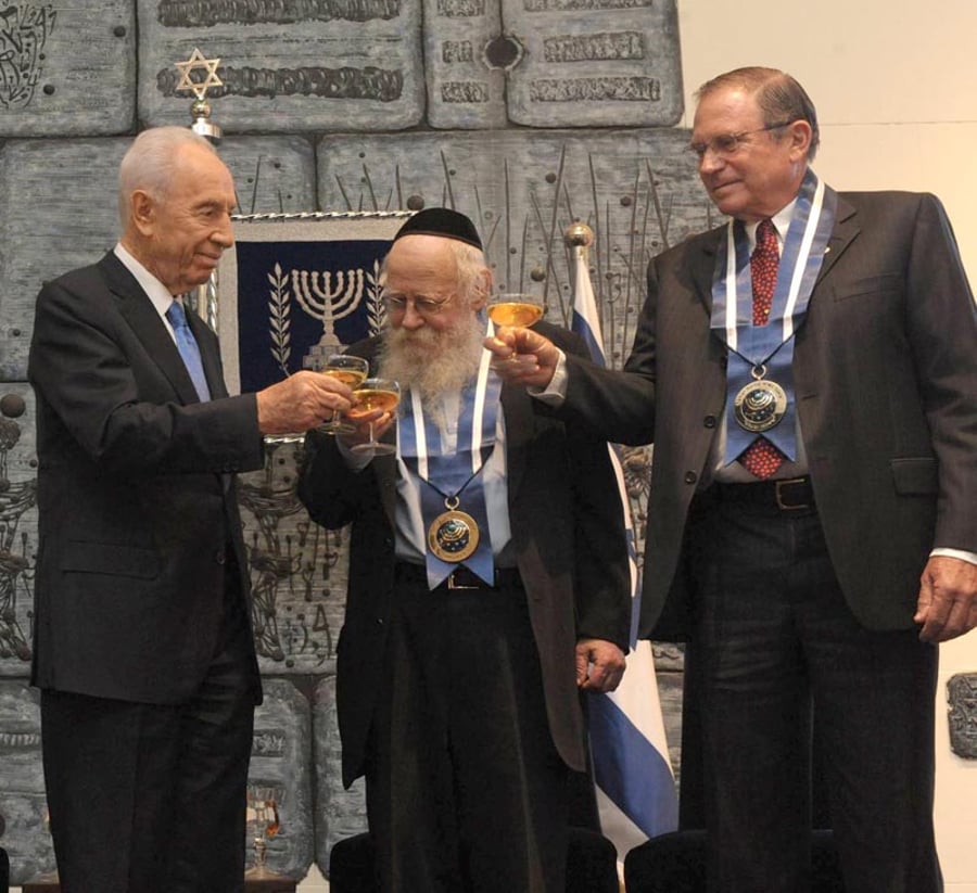 הרב עדין שטיינזלץ קיבל את "עיטור הנשיא" היוקרתי