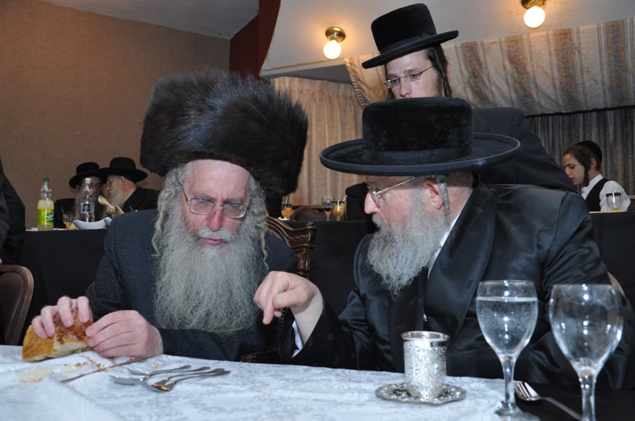 תיעוד: הכנסת ספר תורה לבית כנסת בקרית צאנז בירושלים
