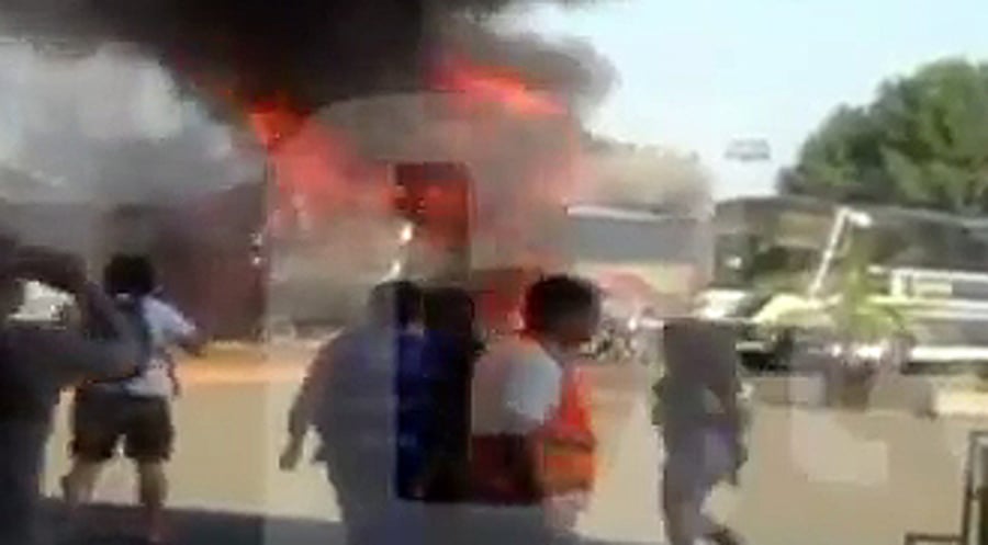 תיעוד מצמרר: האוטובוס הבוער, שניות אחרי הפיצוץ