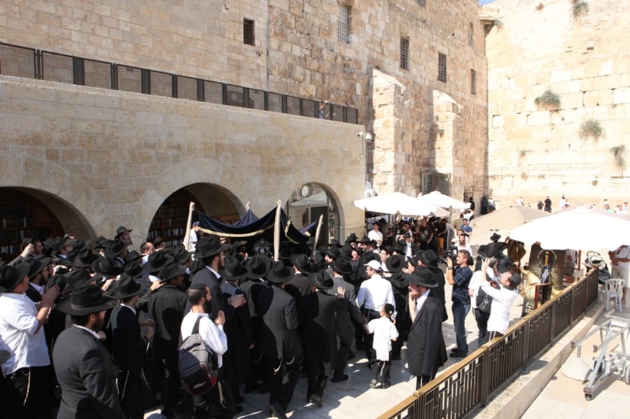 מעל רבבה חגגו בירושלים עם ספר-התורה לילדי ישראל