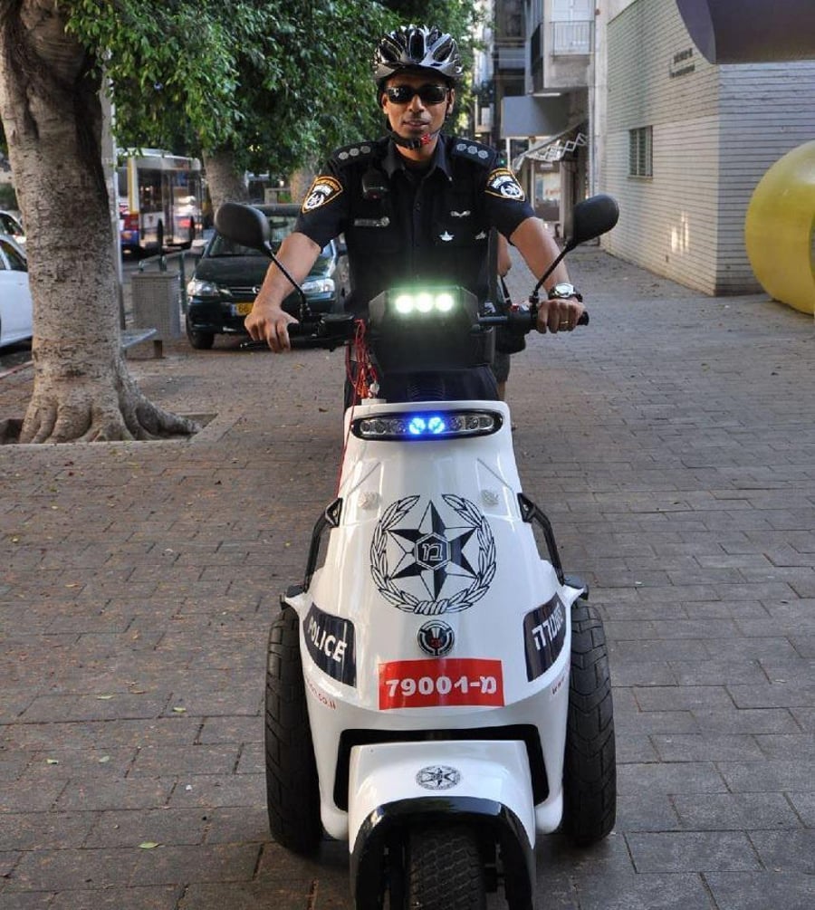 חדש בתל-אביב: שוטרים על 'סגווי'