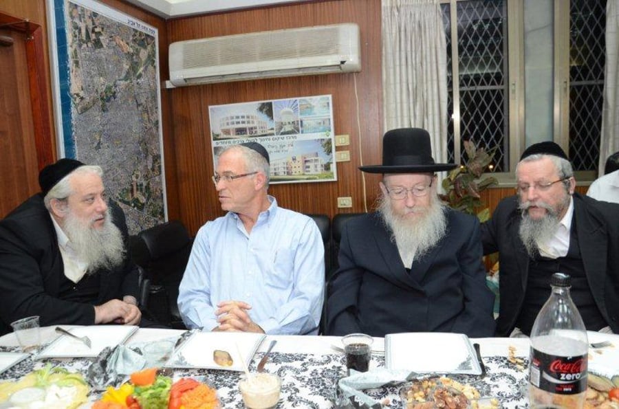 מנכ"ל בית חולים 'בילינסון' ביקר בבתי גדולי ישראל