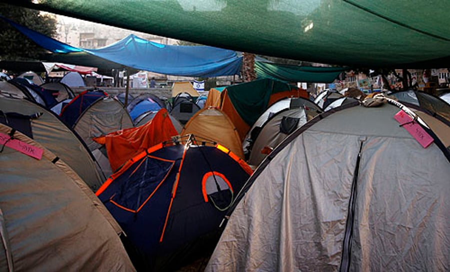 ביום כיפור בחברון: מאות אוהלים עבור המתפללים
