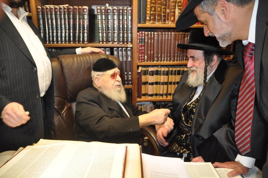 ביקור מפתיע: האדמו"ר מויז'ניץ אצל הרב עובדיה