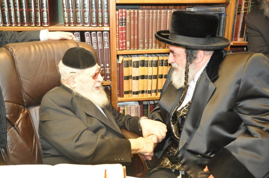 ביקור מפתיע: האדמו"ר מויז'ניץ אצל הרב עובדיה