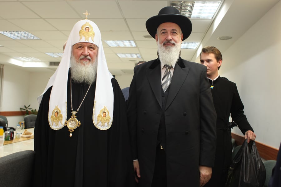 צפו: הרב מצגר נפגש עם הפטריארך של מוסקבה