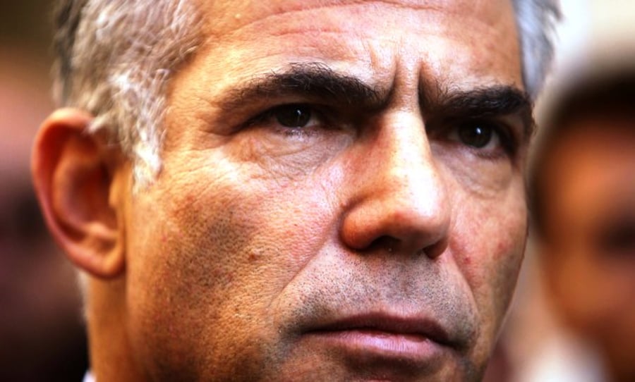 לפיד בבית המשפט, הבוקר