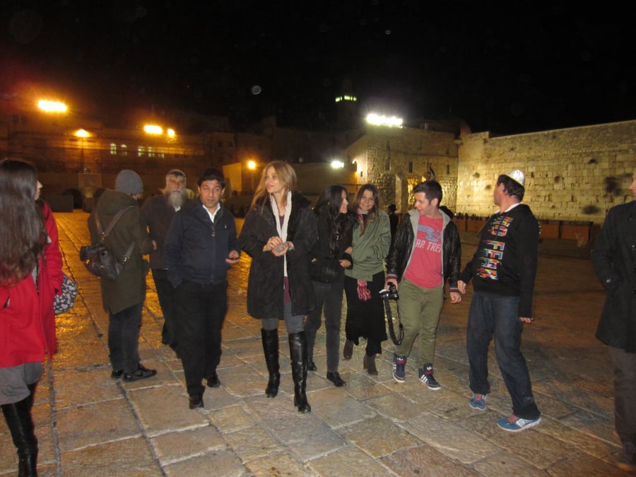 פפארצ'י: שחקנים ישראלים ביקרו בכותל המערבי