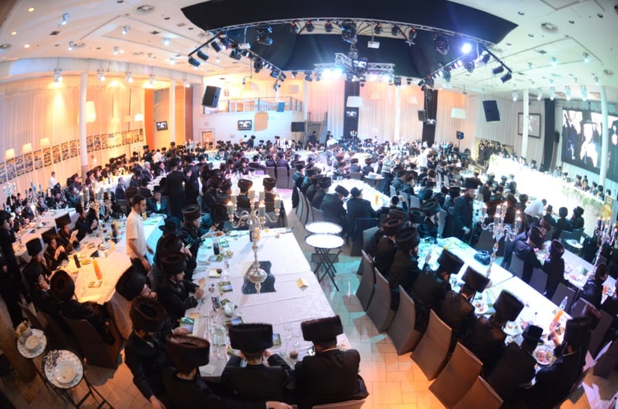 צאנז: שבע ברכות ודינר לרגל חנוכת הבנין החדש