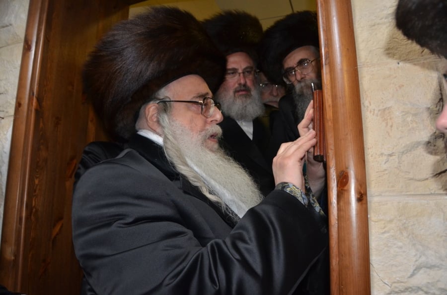 צאנז: שבע ברכות ודינר לרגל חנוכת הבנין החדש