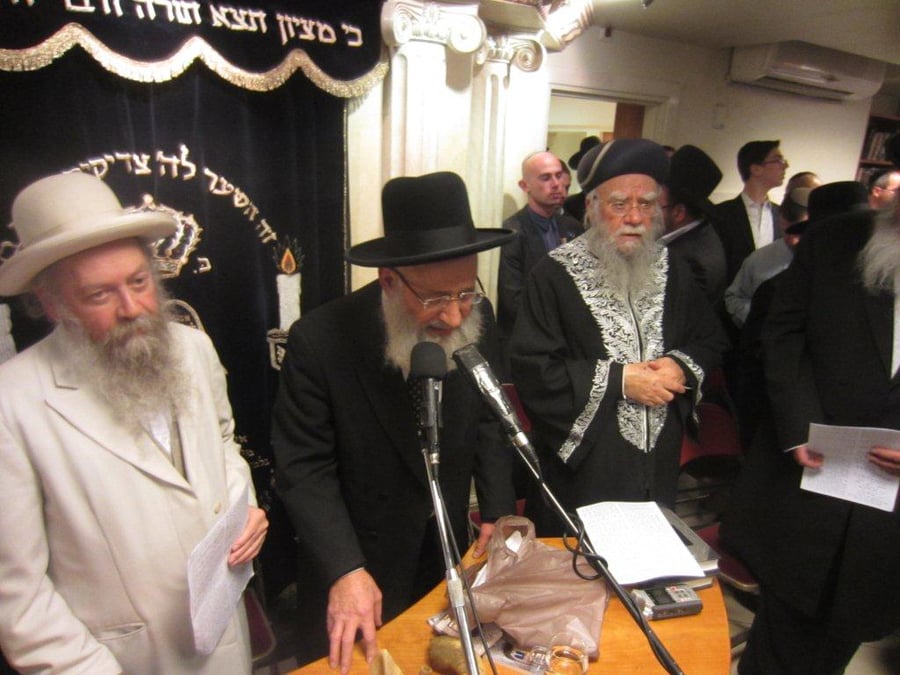 צפו בתיעוד: תפילה לשלומו של מרן הרב עובדיה יוסף