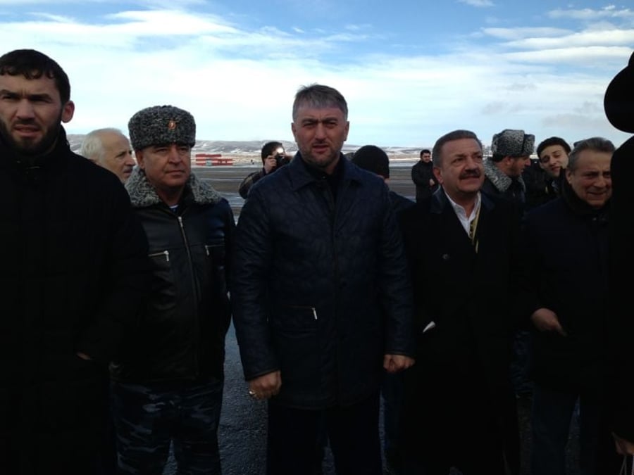 אדם, מספר שניים בממשל הצ'צ'ני עם טלמן איסמאילוב