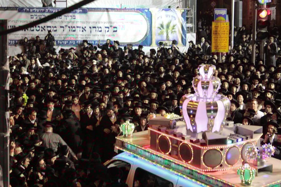 רבבות חסידים קיבלו את האדמו"ר מסאטמר בי-ם