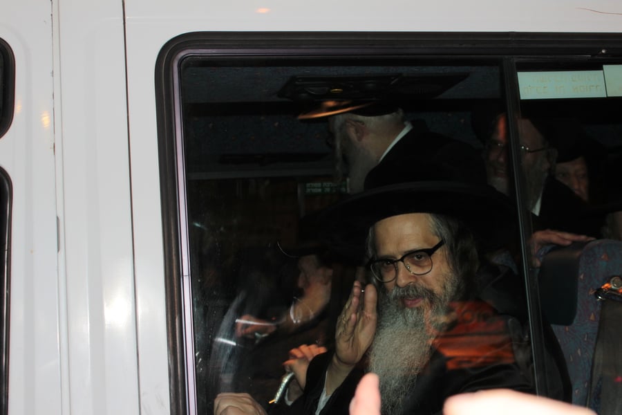 רבבות חסידים קיבלו את האדמו"ר מסאטמר בי-ם