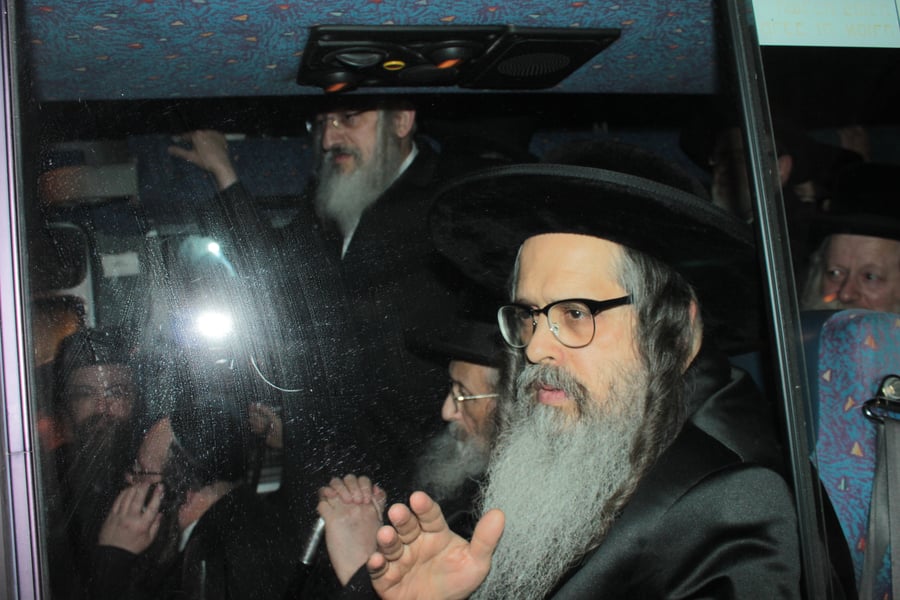 רבבות חסידים קיבלו את האדמו"ר מסאטמר בי-ם