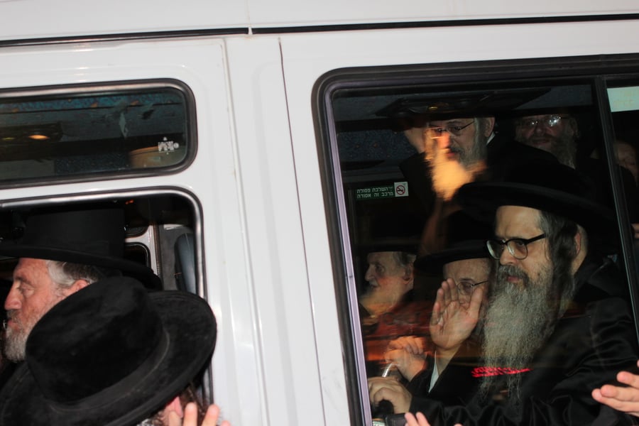 רבבות חסידים קיבלו את האדמו"ר מסאטמר בי-ם