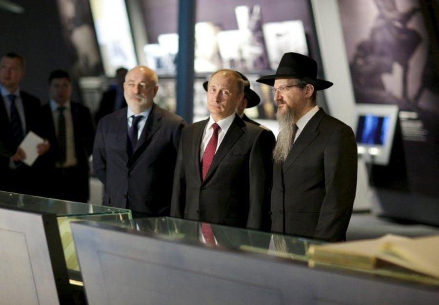 פוטין ביקר במוזיאון היהודי: "אעביר את הספרים לידי חב"ד"