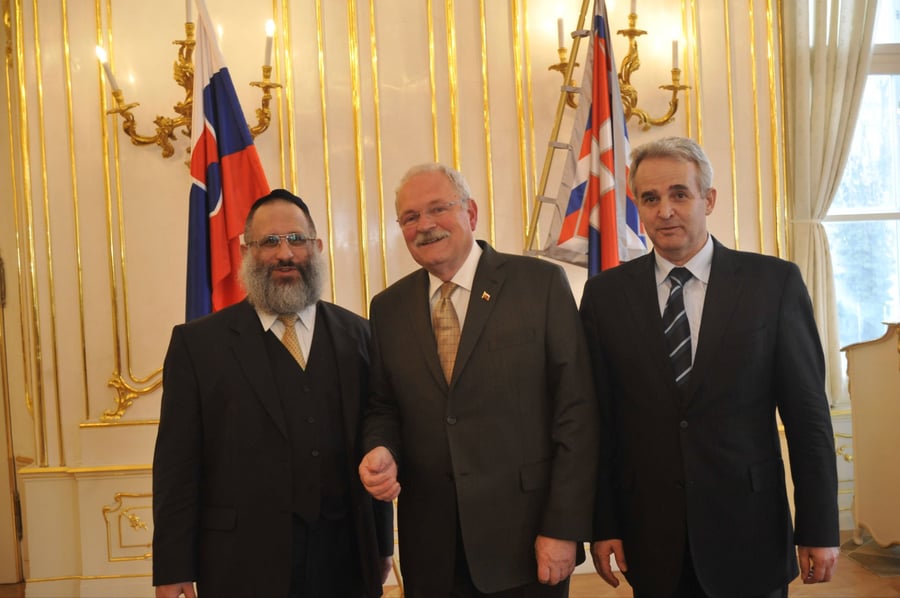 רבה של סלובקיה הרב מאיירס עם נשיא המדינה