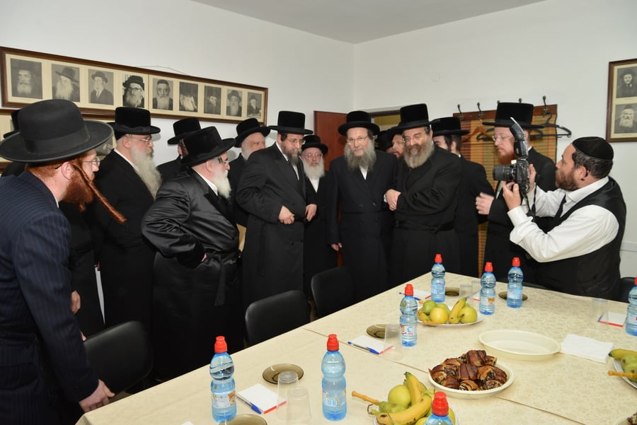 גדולי ישראל התכנסו: "לא לשנות מהדרך המסורה"