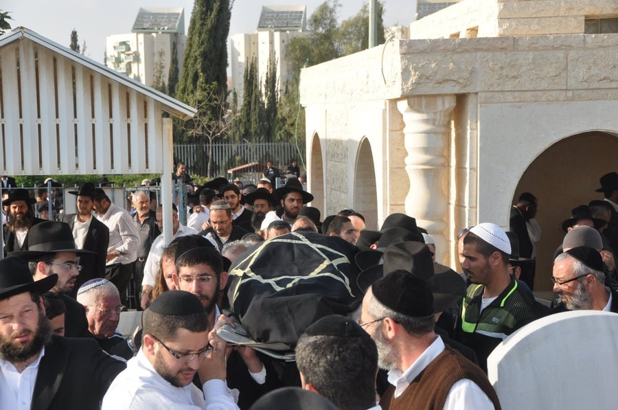 גלריה דומעת: הלווית הרבנית רחל בצרי ע"ה