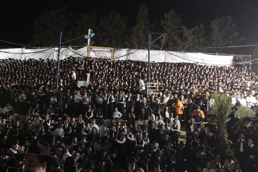 אוֹר מֻפְלֶא אוֹר הַיְקוֹד הֵם יוֹקְדִים: תיעוד ענק ממירון