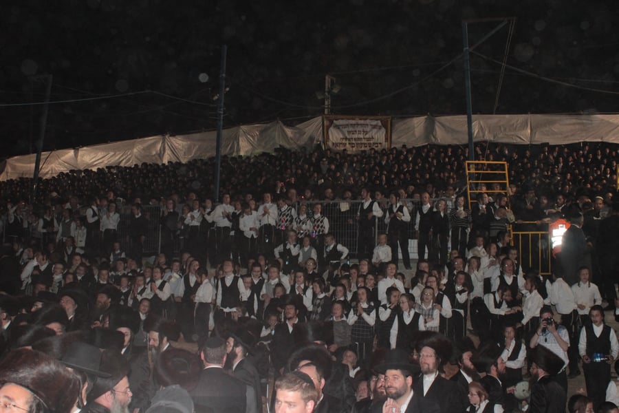 אוֹר מֻפְלֶא אוֹר הַיְקוֹד הֵם יוֹקְדִים: תיעוד ענק ממירון
