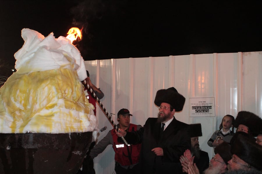 אוֹר מֻפְלֶא אוֹר הַיְקוֹד הֵם יוֹקְדִים: תיעוד ענק ממירון