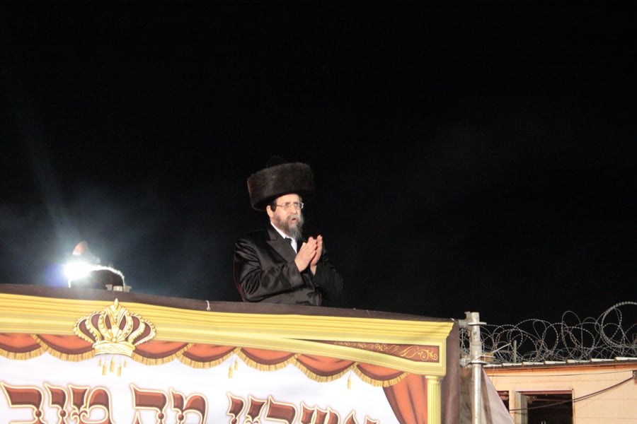 אוֹר מֻפְלֶא אוֹר הַיְקוֹד הֵם יוֹקְדִים: תיעוד ענק ממירון