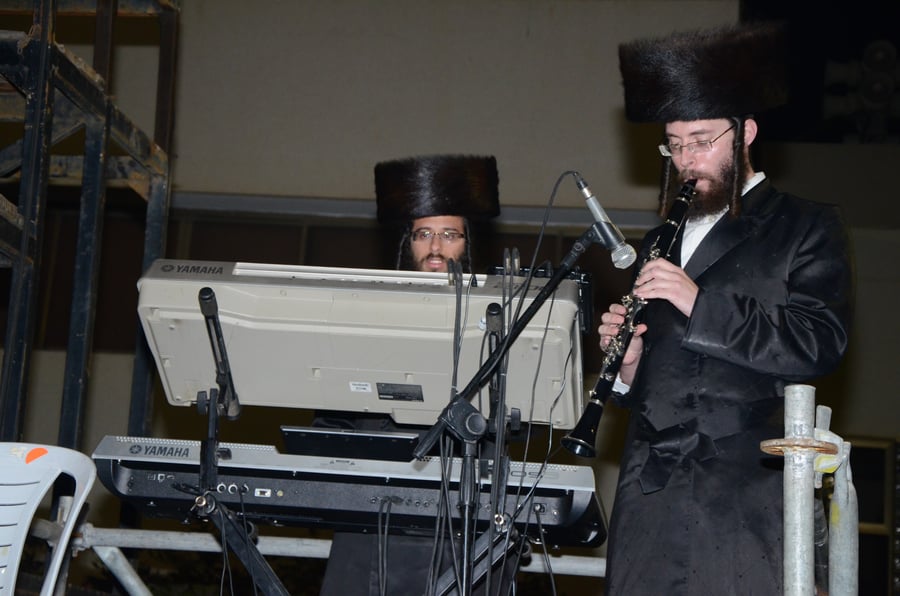 ההדלקה בצאנז נקנתה ב-100,000 ש"ח