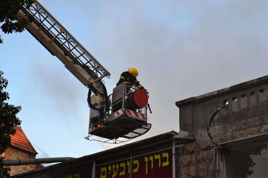 שריפה בשכונת גאולה: נזק כבד נגרם לבניין