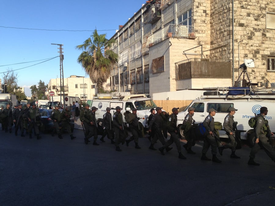 עצרת הגיוס: בלשים ושוטרים נפרשו בשכונת מקור ברוך