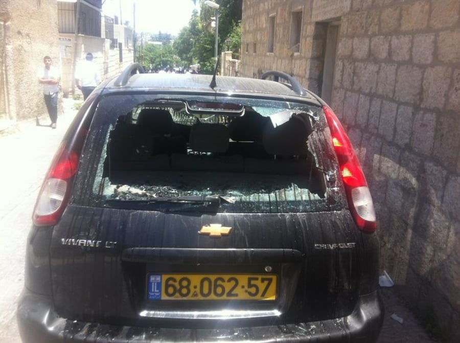 הרכב שניזוק היום בשכונת 'בית ישראל'