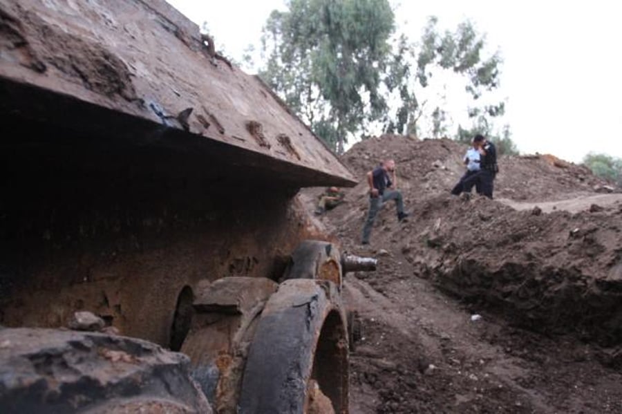 טנק נמצא קבור באתר בנייה בחולון • תמונות