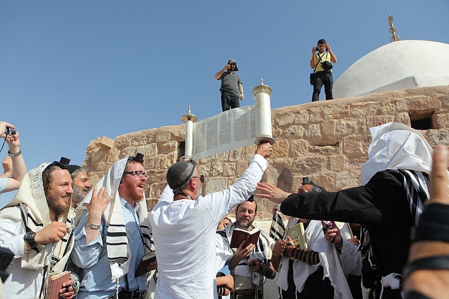תיעוד ענק: מסע לקברו של אהרן הכהן בירדן