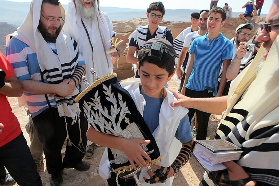 תיעוד ענק: מסע לקברו של אהרן הכהן בירדן