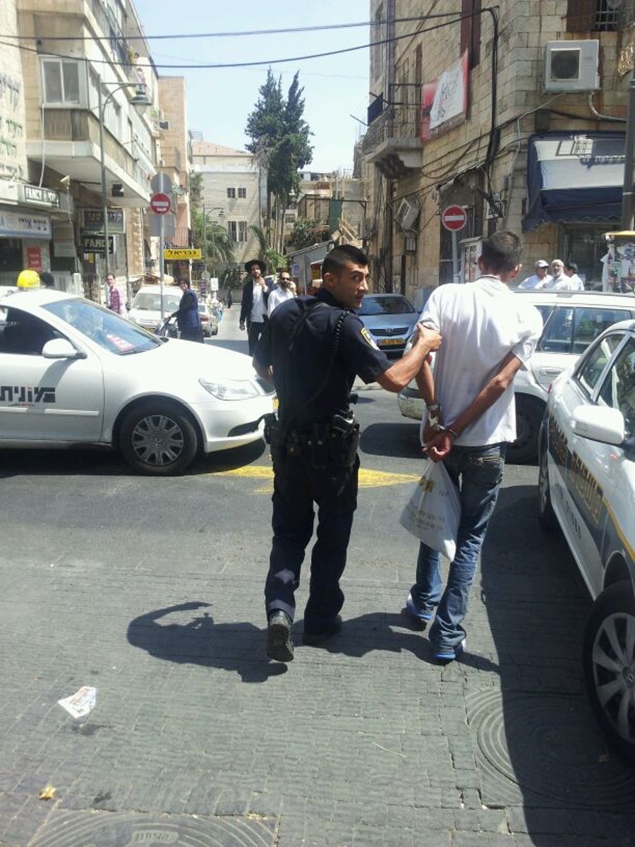 גנב נלכד בשכונת גאולה והועבר למשטרה • צפו