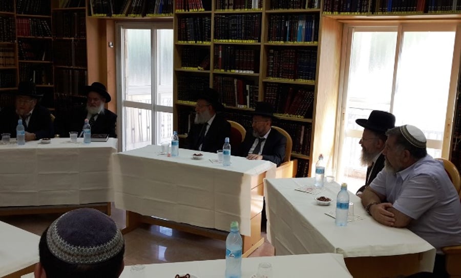 הרבנים במפגש הפיסו
