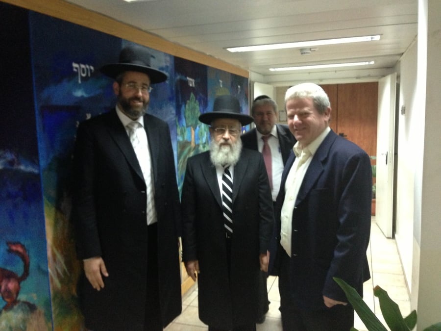 צפו בתמונות: הרבנים הראשיים לישראל נכנסו ללשכות