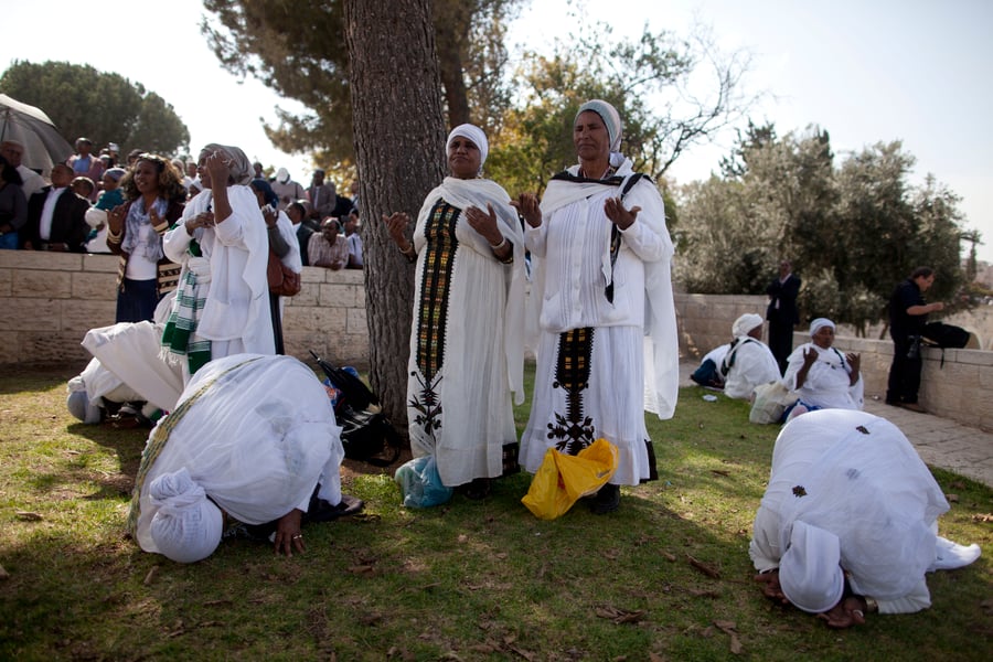 חג הסיגד: אלפים מיוצאי אתיופיה התפללו ב'ארמון הנציב'