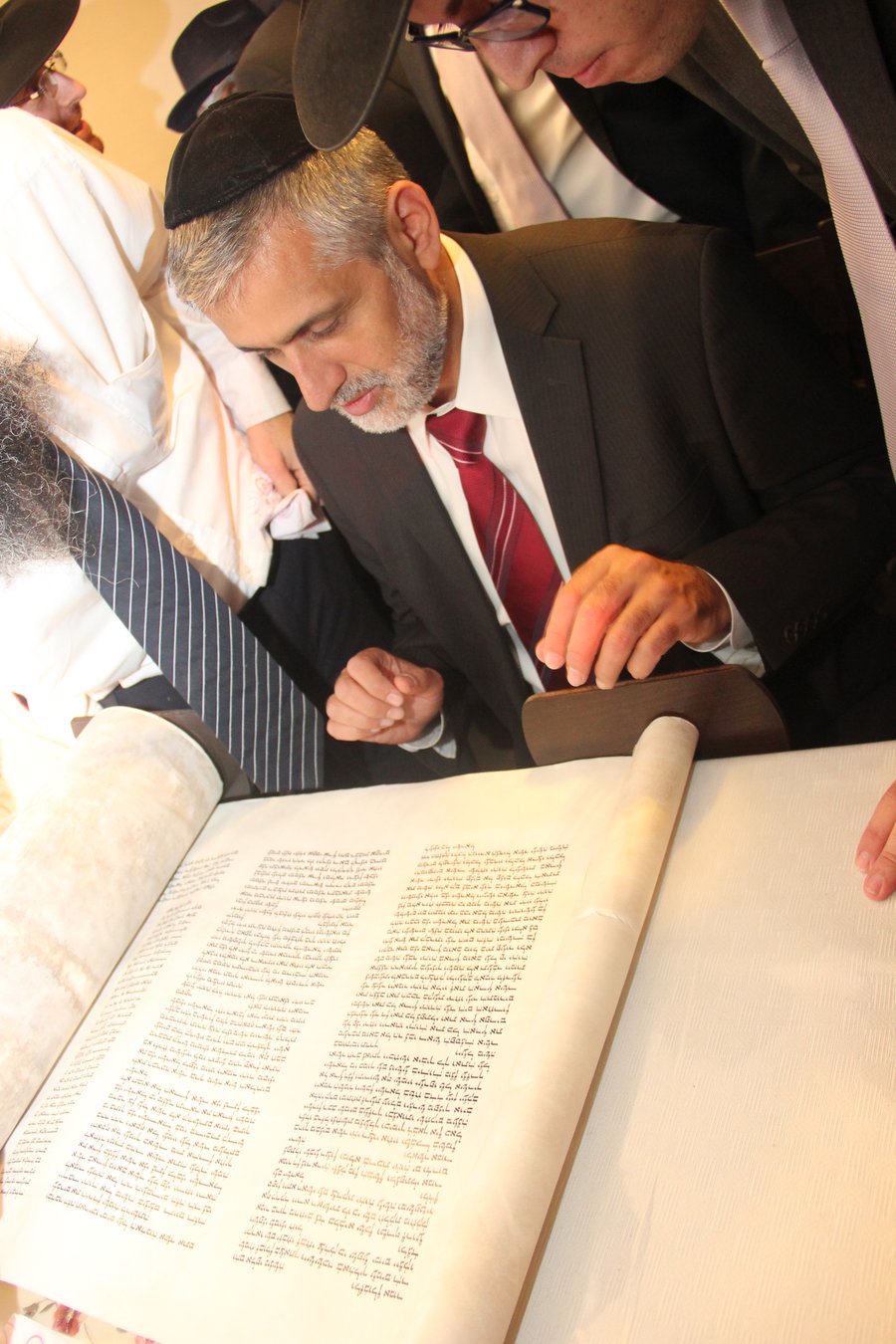 גלריה: הכנסת ספר תורה לבית המדרש "הרב פרדס" שבקרית יובל
