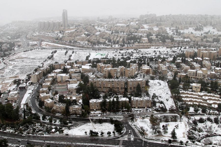שלג בבירה: כביש 1 נסגר לתנועה, מחר אין לימודים