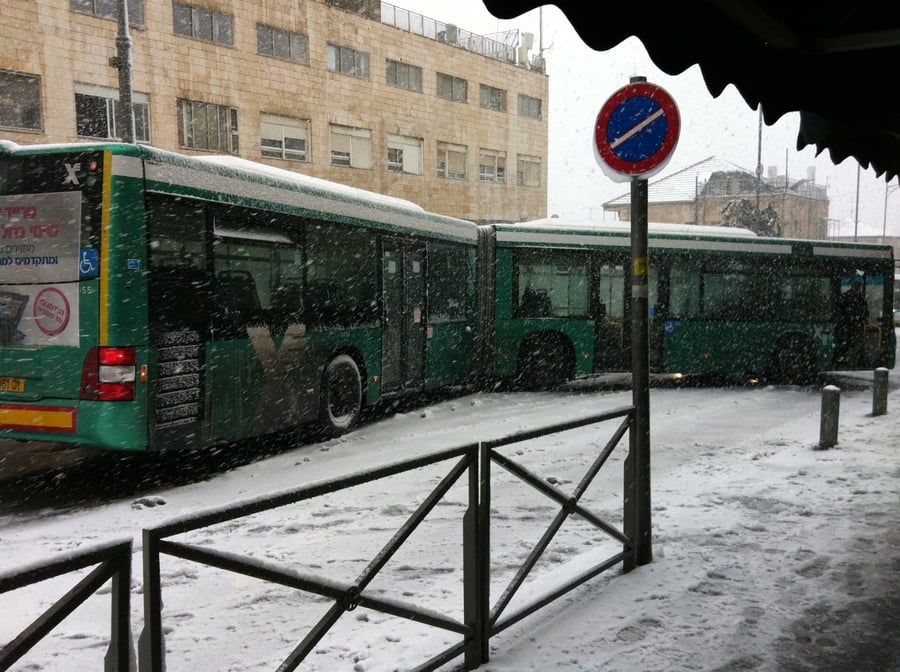 אוטובוס שהחליק ברחוב אגריפס.