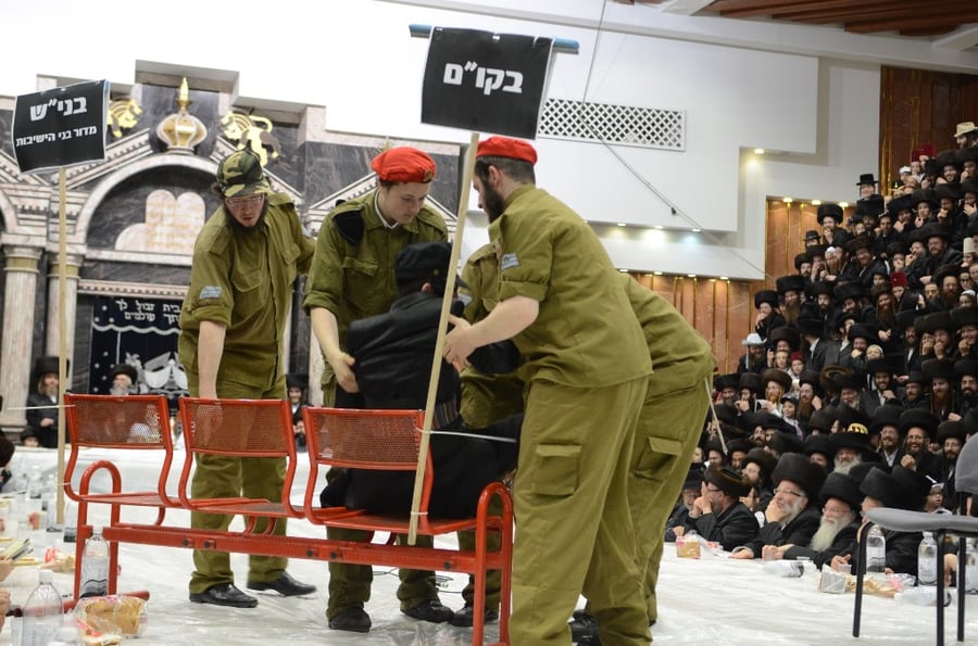 פורים בחצר הקודש צאנז • גלריה