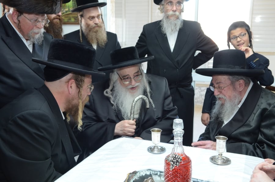 שבת היסטורית בביתר עילית בראשות האדמו"ר מצאנז • תיעוד ענק