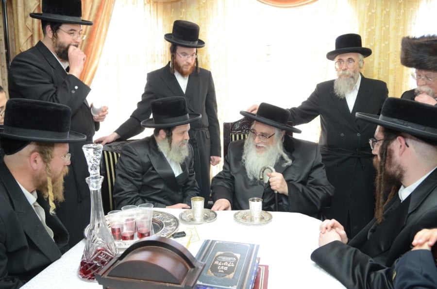שבת היסטורית בביתר עילית בראשות האדמו"ר מצאנז • תיעוד ענק