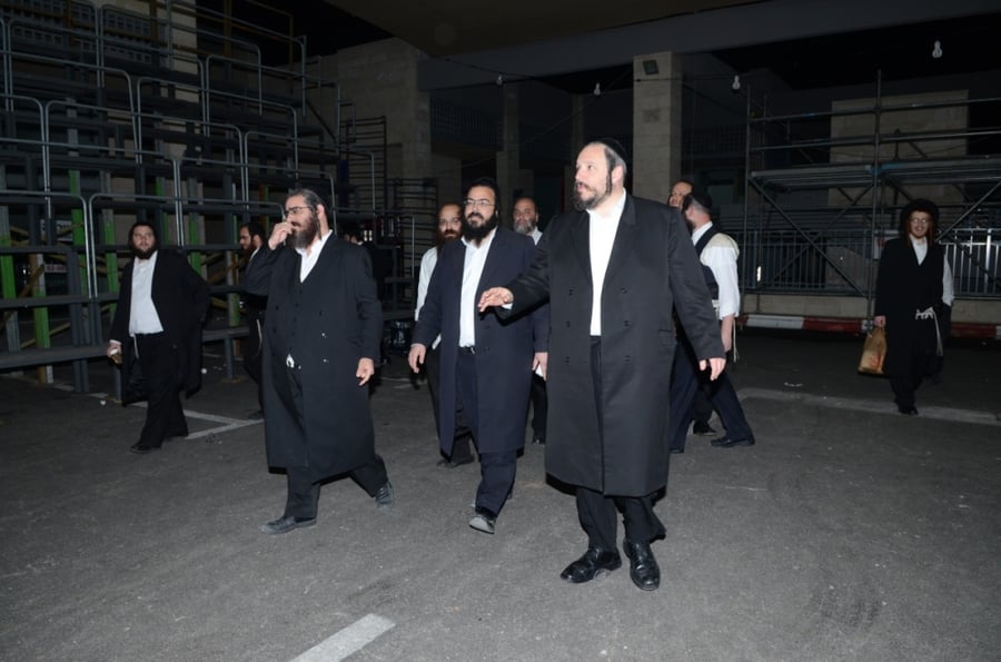 שבת היסטורית בביתר עילית בראשות האדמו"ר מצאנז • תיעוד ענק
