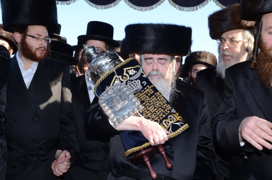 שבת היסטורית בביתר עילית בראשות האדמו"ר מצאנז • תיעוד ענק